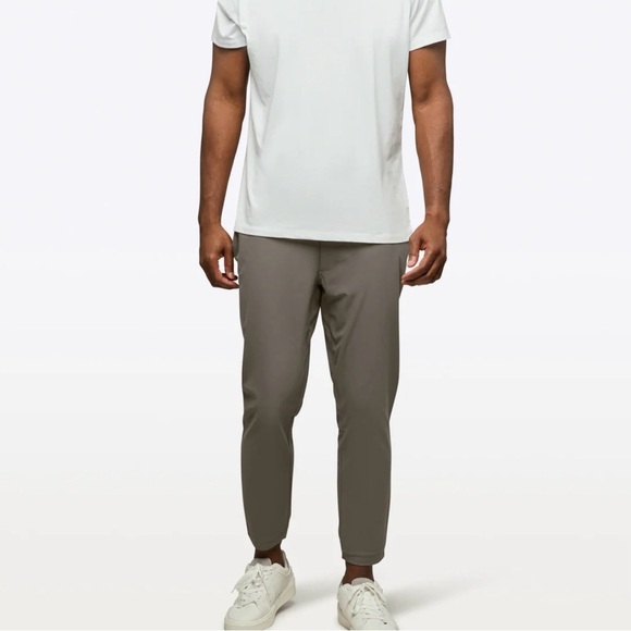 Cuts Clothing Other - Cuts Men’s AO Slim Fit Breathable & Moisture Wicking Jogger in Canyon, Small